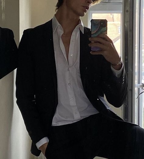 Mafia Theme, Wattpad Vibes, Bond Suits, Formal Ideas, Black Outfit Men, Vintage Nike Sweatshirt, Fancy Fits, Boyfriend Outfit, Aesthetic Outfits Men