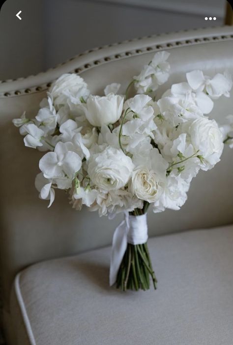 Dainty Wedding, Bridal Bouquet Flowers, All White Wedding, White Bridal Bouquet, White Wedding Bouquets, White Wedding Flowers, White Bouquet, Wedding Mood, White Bridal