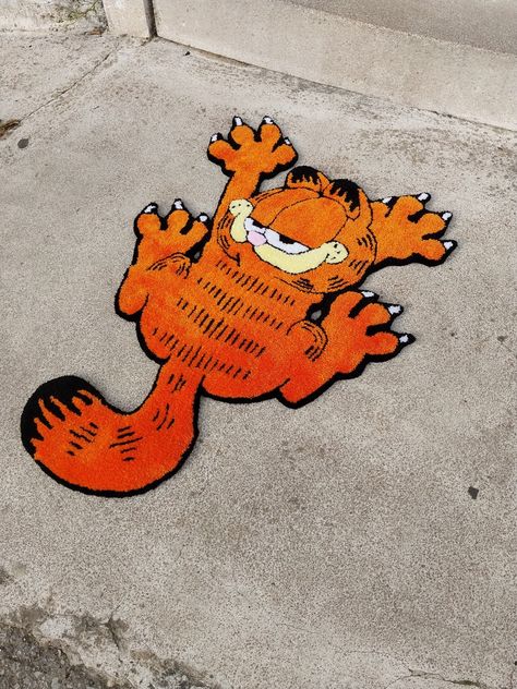 Garfield Rug, Tuft Rug Design Ideas, Cool Carpets, Orange Cat Cartoon, Garfield House, Cartoon Rugs, Abstract Furniture, Rug Design Ideas, Tuft Rugs