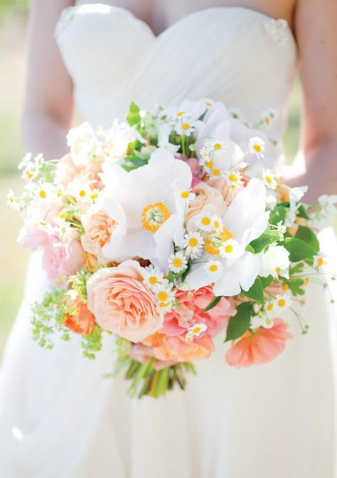 20 Spring Wedding Bouquets | Photography by via Elizabeth Anne Designs Rustic Chic Bouquet, Bouquet Champetre, Wedding Flower Guide, Spring Wedding Bouquets, Spring Wedding Bouquet, Rustic Wedding Bouquet, Bridal Guide, Spring Wedding Flowers, Wedding Flowers Summer