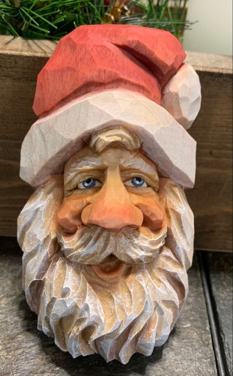 Wood Carving Christmas, Christmas Caricature, Sculpture Dremel, Art Sculpture En Bois, Old Elf, Santa Claus Crafts, Forest Gnome, Elf Shelf, Santa Paintings