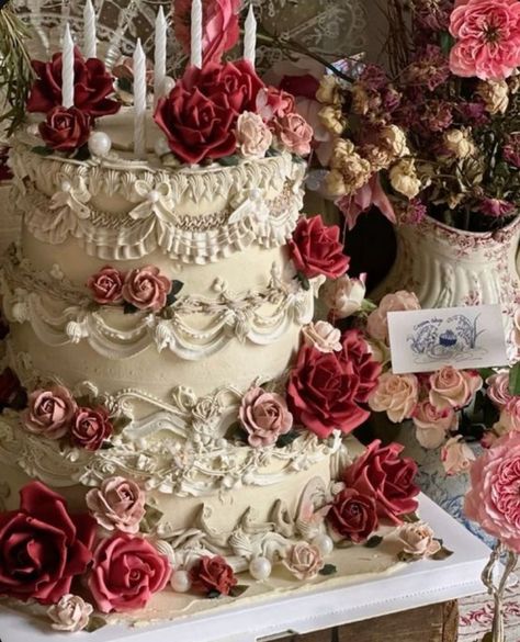 Vintage Birthday Cake For Women, Old Fashioned Cake Decorating, Rococo Cake, Old Fashioned Cake, Slice Of Birthday Cake, Debut Cake, Mom Struggles, Victorian Cakes, Debut Theme