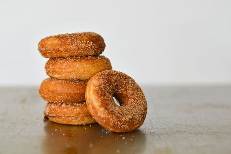 mini donuts Minnesota State Fair Food, Really Good Food, Mini Donuts Maker, State Fair Food, Vegan Pumpkin Spice, Pumpkin Spice Donut, Donut Maker, Minnesota State Fair, Donuts Recipe