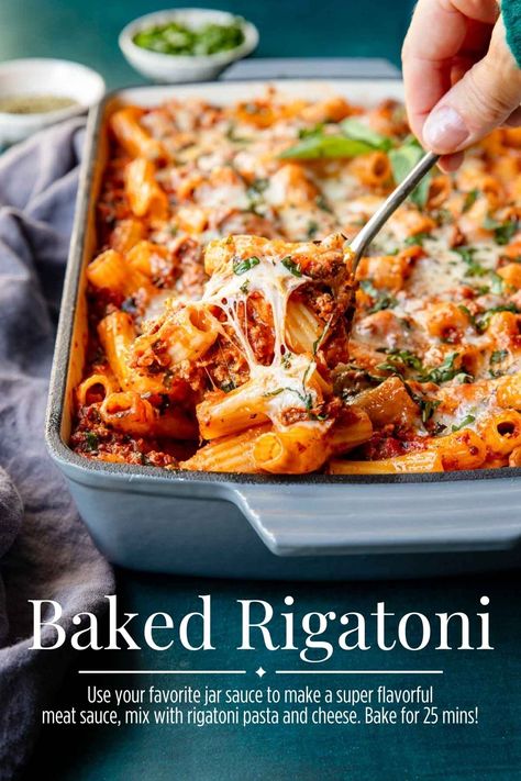 A big casserole pan of delicious meat sauce baked with rigatoni pasta and plenty of cheese. This recipe makes an amazing family dinner! Big Family Meal Ideas, Baked Rigatoni Recipe, Dinner Bakes, Pasta Bake Recipes, Bolognese Pasta Bake, Baked Penne Pasta, Rigatoni Recipes, Big Family Meals, Baked Rigatoni