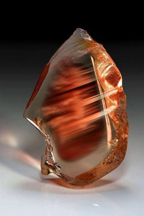 Oregon Sunstone with Schiller effect Caillou Roche, Oregon Sunstone, Pretty Rocks, Beautiful Rocks, Mineral Stone, Minerals And Gemstones, Rocks And Gems, Precious Gems, Gems And Minerals