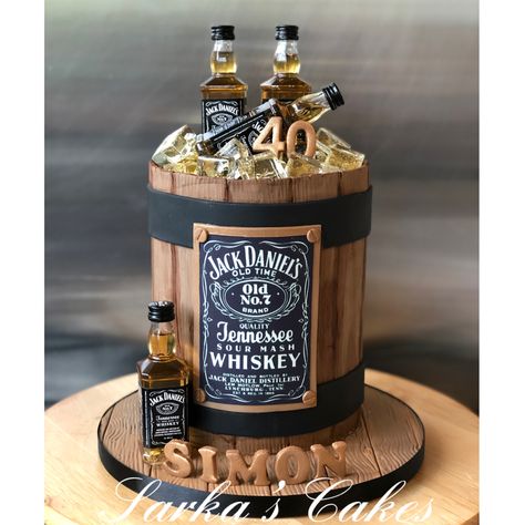 Happy Birthday Jack Daniels, Festa Jack Daniels, Bucket Cake, Jack Daniels Birthday, Jack Daniels Cake, Liquor Cake, Flori Fondant, Barrel Cake, 40th Cake