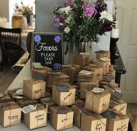 Housewarming Giveaway Ideas, Housewarming Goodie Bags, Rustic Housewarming Party Ideas, Party Favors For Housewarming, House Warming Souvenir Ideas, Rustic House Warming Party Ideas, Moving Theme Party, Housewarming Party Favors Ideas, Farewell Party Favors