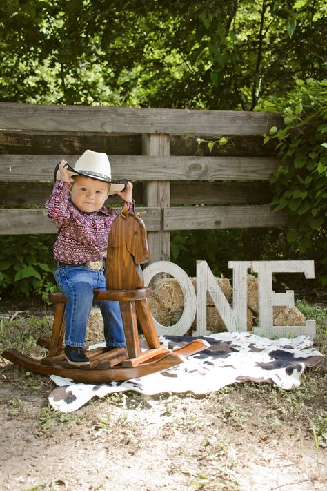 First Birthday Pictures Western, 1st Birthday Party Picture Ideas, 1st Birthday Cowboy Photo Shoot, Hunting Theme First Birthday Photoshoot, One Year Western Pictures, Western 1 Year Photos, 1st Birthday Cowboy Pictures, Western One Year Old Photo Shoot, My First Rodeo Birthday Pictures