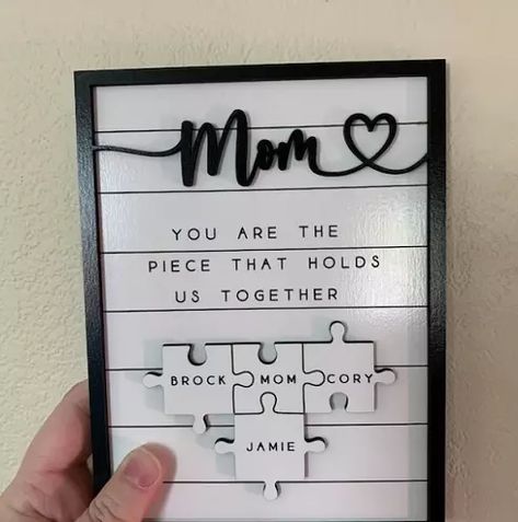 puzzle sign Handmade Gift For Mothers Day Diy Ideas, Homemade Birthday Presents For Mom, Motherdays Gift Ideas, Diy Mom Gifts, Creative Mothers Day Gifts Ideas, Mother Birthday Gift Ideas, Crafts For Mom, Mother Day Gift Ideas, Creative Mother's Day Gifts