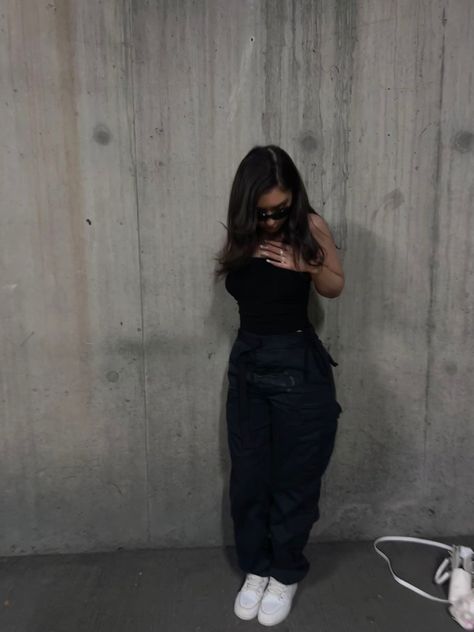 All Black Fits Aesthetic, All Black Fits, All Black Fit, Fits Aesthetic, Black Clothes, Outfit Streetwear, Clothes Outfit, Photos Ideas, Black Fits