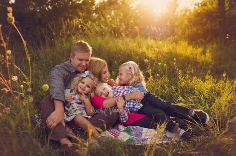 Milky Way TV #25: Interview with Rachel Vanoven Photography » The Milky Way – a photographer's resource Rachel Vanoven Photography, Portrait Posing, Fam Pics, Family Mini Sessions, Fall Pics, Farm Pictures, Family Portrait Poses, Family Poses, Family Inspiration