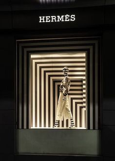 Hermes Window, Fashion Window Display, Display Retail, Window Display Retail, Store Window Display, Visual Merchandising Displays, 2d Drawing, Store Window Displays, Window Display Design