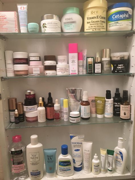 I heard you guys like Shelfies... [misc] Berry Farm, Skincare Organization, Bath And Body Care, Healthy Lifestyle Inspiration, روتين العناية بالبشرة, Beauty Skin Care Routine, Face Skin Care, Makeup Storage, Skin Care Essentials