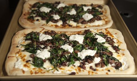 White Pizza with Sausage, Spinach and Ricotta Pizza Ricotta, Pizza With Sausage, Pizza With Spinach, Ricotta Pizza, How To Make Spinach, Sausage Spinach, Creative Pizza, Spinach And Ricotta, Sausage Pizza