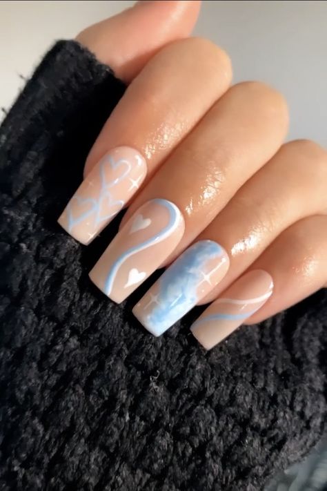 Ongles Baby Blue, Hand Drawn Nail Art, Drawn Nail Art, Nail Art Dessin, Nails Light Blue, Light Blue Marble, Blue Toe Nails, Light Blue Nail Designs, Blue Stiletto Nails