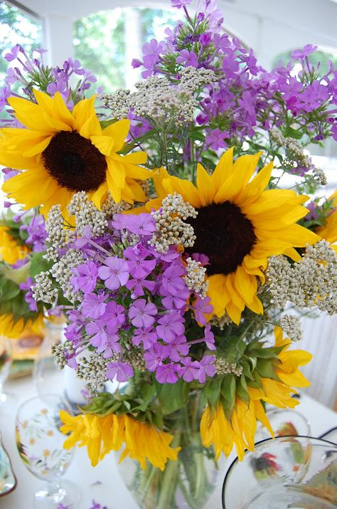 Sunflower Celebration: The 98th Tablescape Thursday Bouquet Champetre, Wedding Flowers Sunflowers, Sunflower Centerpieces, Gubahan Bunga, Have Inspiration, Purple And Yellow, Deco Floral, Beautiful Blooms, Flower Field