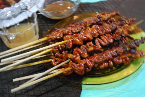 "Isaw" bbq chicken intestine...yummy! (Philippines) Isaw Bbq, Philippines Street, Palm Hearts, Bbq Aesthetic, Philippines Recipes, Bbq Recipe, Street Foods, Bbq Chicken, Bbq Recipes