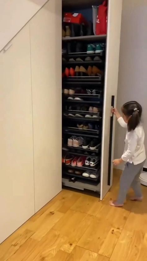 Pin på Amazing Modern Home Design Shoe Aesthetics, Shoe Rack Cabinet Design, Shoes Racks, Cabinet Shoes, Shoe Outfits, Shoe Organization, Ideas Closet, Closet Shoe, Closet Shoes