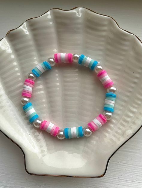 Y2k Bracelets Clay Beads, Pink And Blue Bracelets, Preppy Bracelet Ideas, Aesthetic Bracelets, Bracelet Business, Colorful Bead Bracelets, Pony Bead Bracelets, Clay Bracelets, Clay Bead Necklace