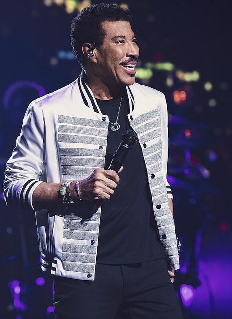 Lionel Richie Returns to Encore Theater with “Back to Las Vegas!” Residency Famous Black People, Vegas Residency, Vegas Shows, Wynn Las Vegas, Cody Christian, Famous Black, International Music, Lionel Richie, Love My Man