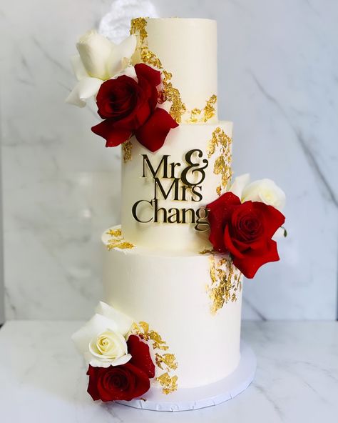 4 Tiers Wedding Cake, Wedding Cake Designs Red And White, 3 Tiers Wedding Cake Designs, Wedding Cake 3tier, 3 Layer Cake Wedding, 3 Tiers Wedding Cake, Wedding Cakes Red And White, Simple Traditional Wedding Cake, Red White And Gold Wedding Cake