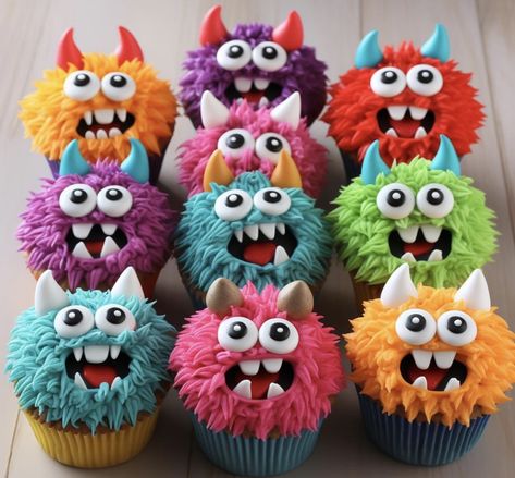 Hello Yummy, Pasteles Halloween, Halloween Deserts, Halloween Cake Decorating, Dulces Halloween, Birthday Cake Decorating Ideas, Monster Cupcakes, Halloween Food Treats, Monster Cake