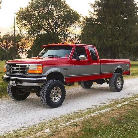 I need this! @josiah.hogan - Follow @cpaddict  - #oldschool #ford #obs #twotone #lifted #pickup #awesome #cpaddict #follow Ford F250 Diesel, Ford Obs, Ford Trucks For Sale, Obs Ford, 1979 Ford Truck, Obs Truck, Ford Diesel, Dream Trucks, Lifted Ford