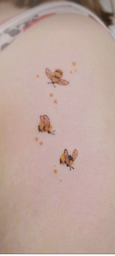 Cute Small Owl Tattoos, Small Cottagecore Tattoo Ideas, Frog And Bee Tattoo, Dainty Cottagecore Tattoo, Funny Bunny Tattoo, Heart Bee Tattoo, Fluffy Bee Tattoo, Tattoo Ideas Cottagecore, Bee Oc Art