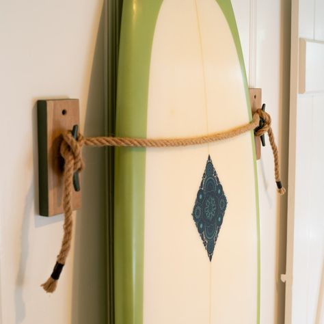 Indoor Surfboard Rack, Kite Storage Ideas, Vertical Surfboard Wall Mount, Surfboard Display Ideas, How To Store Surfboards, Surfboard Rack Diy Wall Mount, Hanging Surfboard On Wall, Surfboard Wall Mount, Diy Surfboard Rack