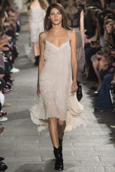 Philosophy di Lorenzo Serafini Spring 2016 Ready-to-Wear Collection - Vogue Valery Kaufman, Stil Boho, Lorenzo Serafini, Moda Boho, Spring Summer Trends, Mein Style, Hippie Chic, 2016 Fashion, Looks Style