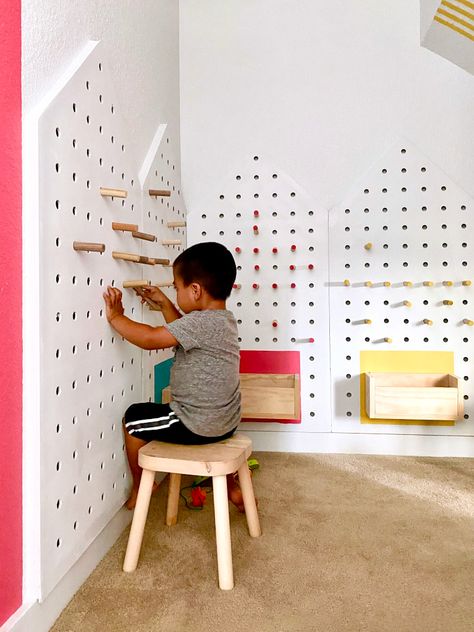 That Unused Area Under the Stairs? This Mom Turned It Into an Interactive Play Space Kids Clubhouse, Kindergarten Interior, Sensory Wall, Under Stairs Cupboard, Kindergarten Design, Interactive Walls, Under The Stairs, Sensory Room, Play Spaces