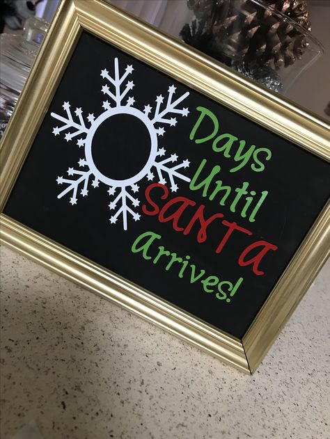 Dollar Tree Chalkboard Ideas, Christmas Countdown Ideas Diy, Dollar Tree Chalkboard Crafts, Days Until Christmas Sign Diy, Christmas Bazar, Christmas Countdown Chalkboard, Winter Chalkboard, Christmas Countdown Sign, Merry Christmas Tag