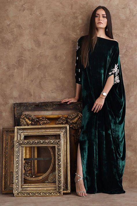 Elegant Long Dress, Alpine Green, Kaftan Designs, Velvet Dress Designs, Mode Kimono, Stylish Party Dresses, Stylish Dress Book, Pakistani Dress Design, Velvet Fashion