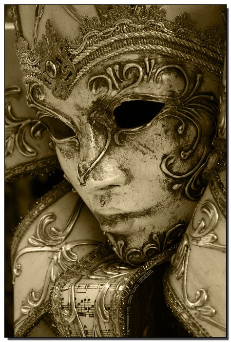 Costume Venitien, Venice Mask, Venetian Carnival Masks, Carnival Of Venice, Venetian Masquerade, Wearing A Mask, Dale Chihuly, Venetian Masks, Soyut Sanat Tabloları