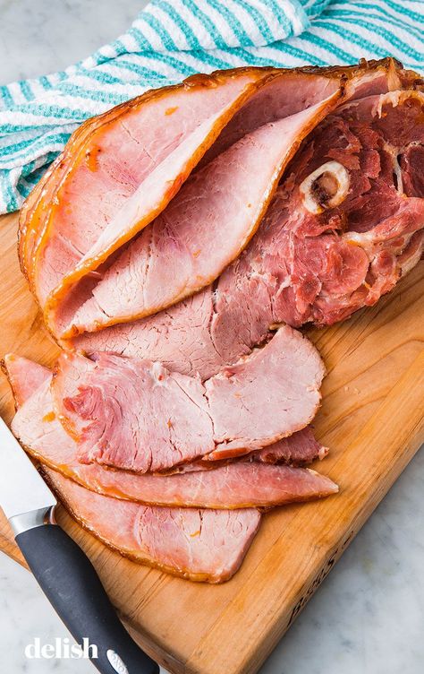 The Bourbon Glaze On This Spiral Ham Is InsaneDelish Mustard Ham Glaze, Chipotle Glaze, Cooking Spiral Ham, Smoked Ham Recipe, Roasted Ham, Ham Glaze Recipe, Honey Baked, Spiral Ham, Honey Baked Ham