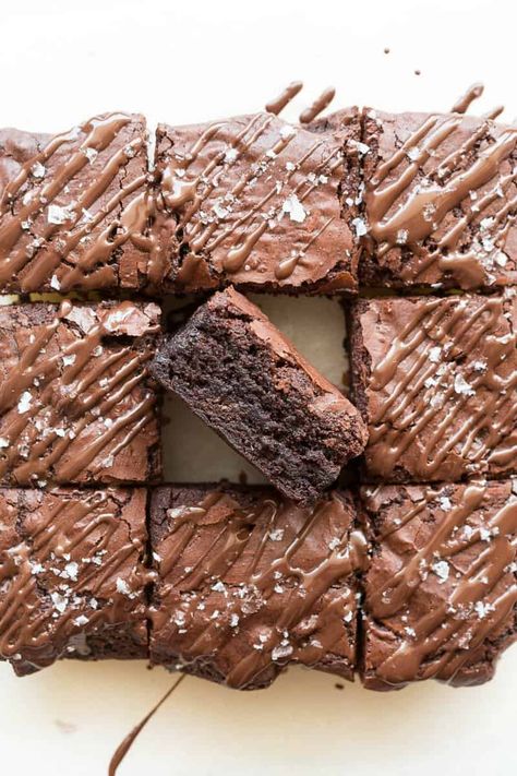 Protein Powder Brownies, Protein Brownies Recipe, 4 Ingredient Desserts, Protein Brownie, Healthy Brownie, No Bake Oatmeal Bars, Raw Brownies, Brownie Recipes Healthy, Protein Baking