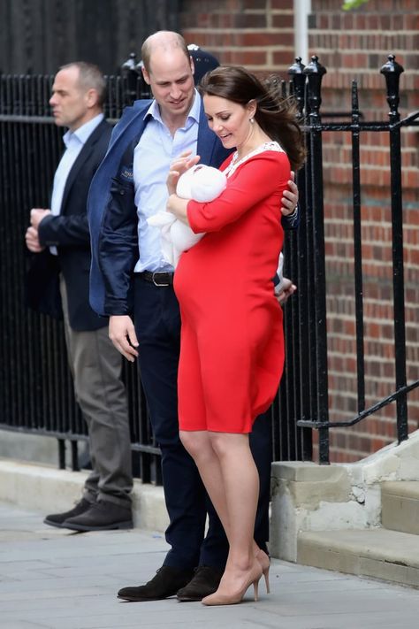 Why Does Kate Middleton Still Look Pregnant? Katie Middleton, Birth Outfit, Principe William Y Kate, Prințesa Diana, Düşes Kate, Prince William Family, Herzogin Von Cambridge, William E Kate, Princesa Charlotte