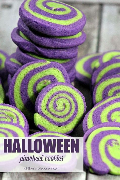 Halloween Cookies Recipes, Samhain Recipes, Pinwheel Cookies Recipe, Buffet Halloween, Veselý Halloween, Halloween Torte, Halloween Backen, Pasteles Halloween, Halloween Cookie Recipes