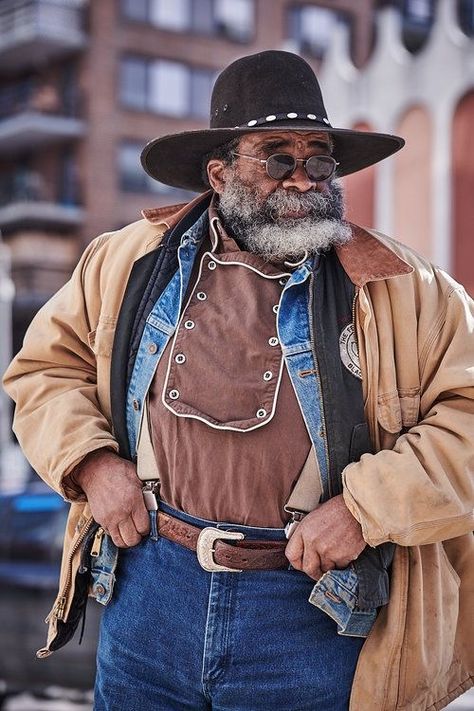 Alien Cowboy, Cowboys Hats, Mexican Aesthetic, Life Drawing Pose, Artist Ideas, Cow Boys, Black Cowboys, Real Cowboys, Cowboy Aesthetic