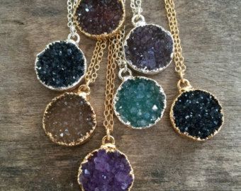 Druzy Jewelry, Resin Jewellery, Druzy Necklace, Druzy Quartz, Art Deco Earrings, Chic Jewelry, Necklace Online, Unique Gemstones, Bangles Jewelry