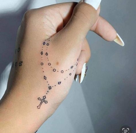 Tato Salib, Tato Minimal, Tato Jari, Membentuk Alis, Cross Tattoos For Women, Tattoo Schrift, Hand And Finger Tattoos, Pretty Hand Tattoos, Hand Tattoos For Women