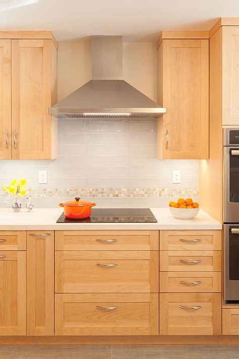 Modern Kitchen With Maple Cabinets, Backsplash Ideas With Maple Cabinets, Natural Wood And White Kitchen Cabinets, Maple Cabinets White Countertop, Small Kitchen Wood Cabinets, Maple Kitchen Cabinets Modern, Natural Wood Kitchen Cabinets Modern, Light Maple Kitchen Cabinets, Natural Maple Kitchen Cabinets