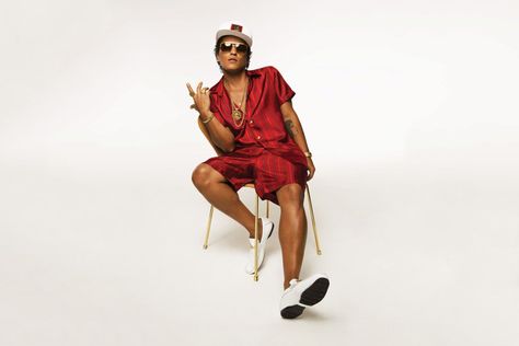 Bruno Mars Channels Michael Jackson & Prince in "Versace On The Floor" Bruno Mars Costume, Bruno Mars Style, Bruno Mars Music, Mars Poster, Versace On The Floor, Bruno Mars Concert, Prince Royce, Kodak Black, Musica Pop