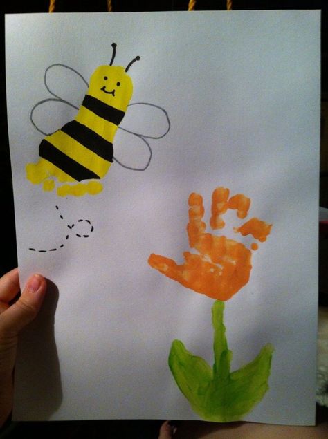 Bumble bee art from toddler to aunt Foot Print Art, Hand Print Art, Baby Art Crafts, Daycare Themes, Baby Crafts Diy, Bumble Bee Art, Easter Crafts For Toddlers, Baby Art Projects, Footprint Crafts