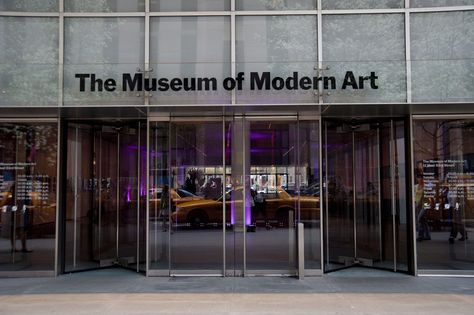 MoMA is one of NYC's most impressive museums. Make the most of your visit to this world-class modern art museum. Moma Nyc, New York Trip, Moma Museum, Modern Art Museum, Museum New York, Museums In Nyc, New York City Vacation, Route 66 Road Trip, Voyage New York