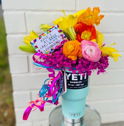 Yeti cup with hot pink babies breath, ranunculus, poppy’s and yellow lilies. With hand stamped note! Teacher Appreciation Bouquet Ideas, Yeti Gift Ideas, Teacher Flower Arrangements, Flower Teacher Appreciation Gifts, Back To School Flower Arrangements, Teacher Flower Gifts, Teacher Appreciation Flowers Ideas, Flower For Teacher, Teacher Appreciation Flowers