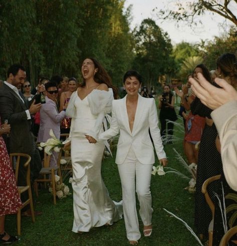 Old Lesbian Wedding, Chic Lesbian Wedding, Queer Women Wedding, Vintage Style Lesbian Wedding, Mexican Lesbian Wedding, Masc Fem Wedding, Wlw Wedding Dresses, Lesbian Wedding Outfits Aesthetic, Fem Lesbian Wedding