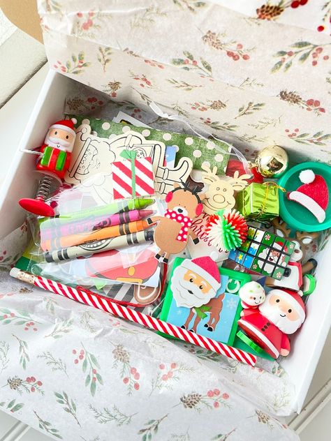 Christmas Craft Box Ideas, Christmas Busy Boxes, Diy Kids Gifts For Christmas, Kids Gift Baskets For Christmas, December Box For Kids, Christmas Basket Gift Ideas Kids, Christmas Gift Box Ideas For Kids, Christmas Eve Boxes For Kids, Christmas Box Ideas For Kids