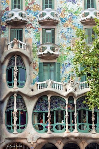 Gallery - Officials | Casa Batlló | Antoni Gaudí Modernist Museum in Barcelona Gaudi Art, Art Nouveau Arquitectura, Architecture Art Nouveau, Architecture Cool, Gaudi Architecture, Barcelona Architecture, Gaudi Barcelona, Antonio Gaudí, Casa Batlló