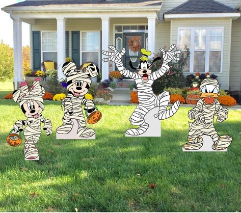 Halloween Patio Decor, Wood Halloween Decorations, Halloween Cut Outs, Fun Diy Halloween Decorations, Disney Halloween Decorations, Scary Halloween Decorations Outdoor, Halloween Yard Art, Mummy Halloween, Halloween Outside